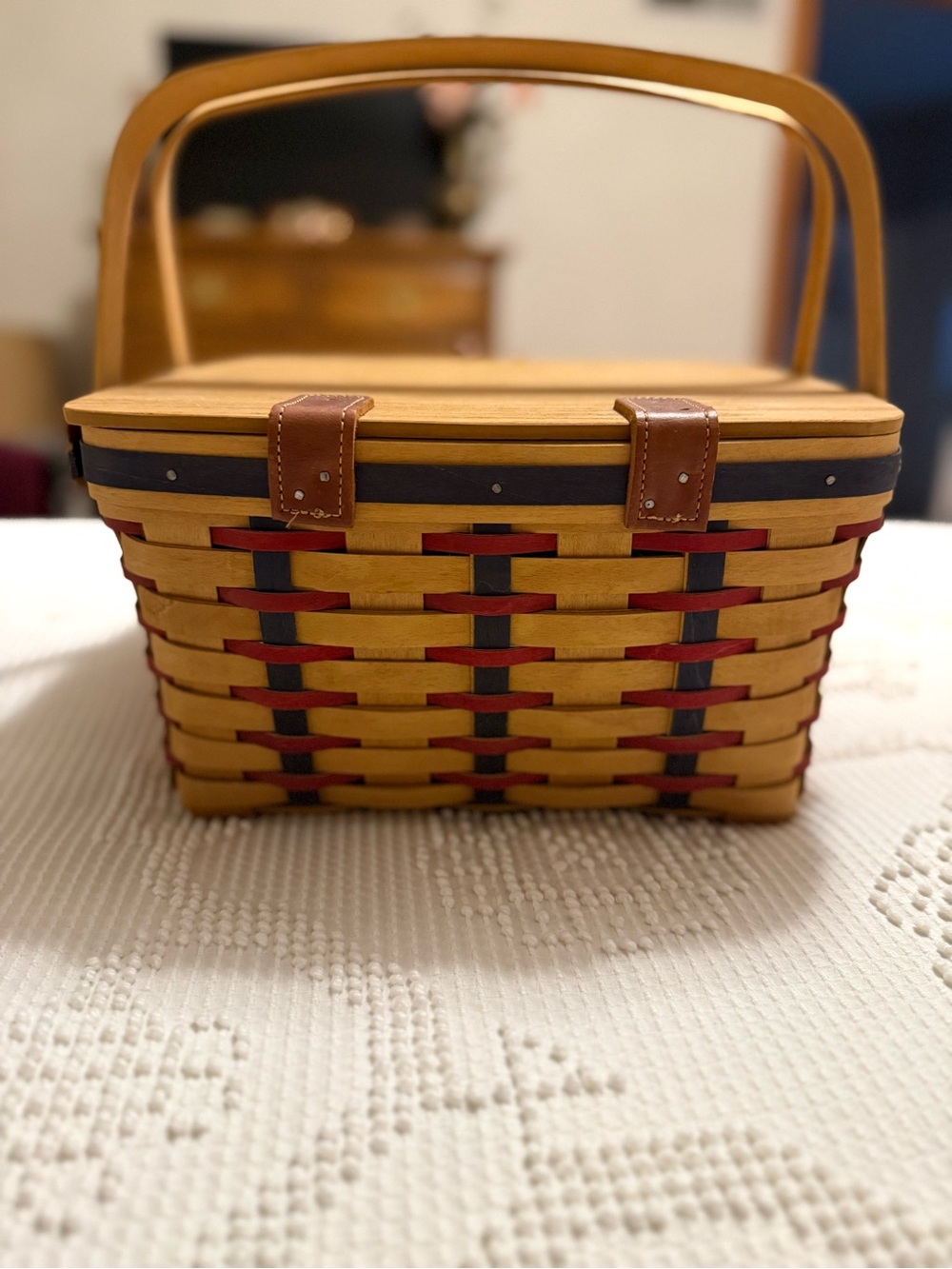 Longaberger "Proudly American" Picnic Basket, 2004. - Picture 4 of 13
